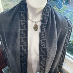 Fendi -100% Authentic items 🚭 Free home